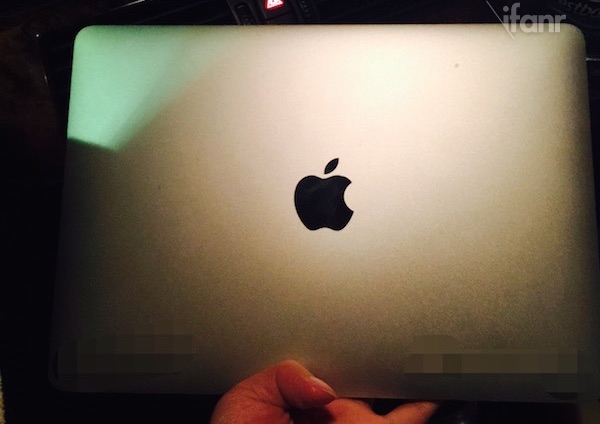 Фотографии дисплея 12″ MacBook Air